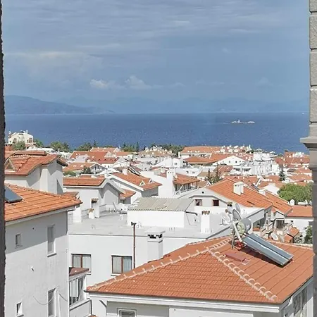 New 2 Plus 1 With Sea View In Center Apartment
